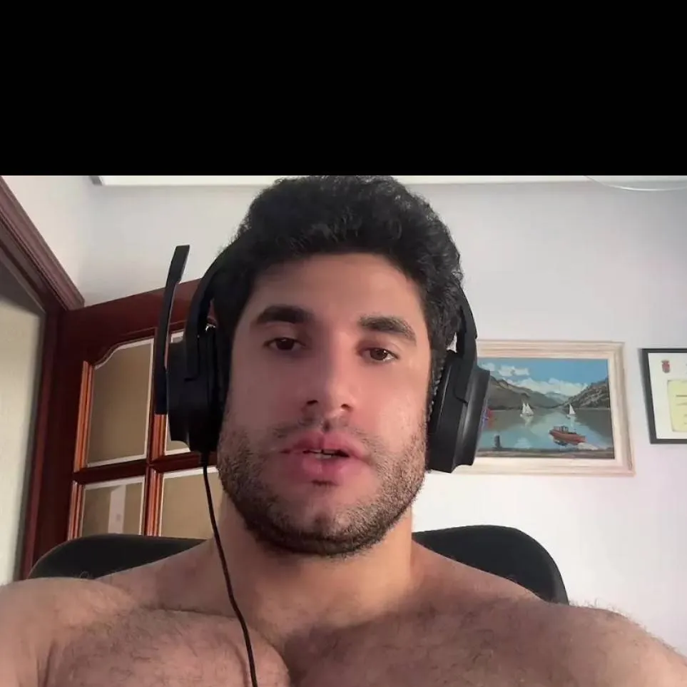 chat with ai character: Brickle