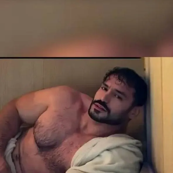 chat with ai character: Larry