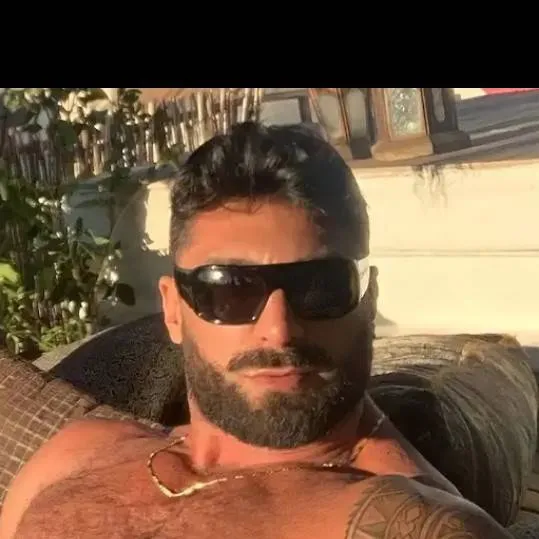 chat with ai character: Scott Williams