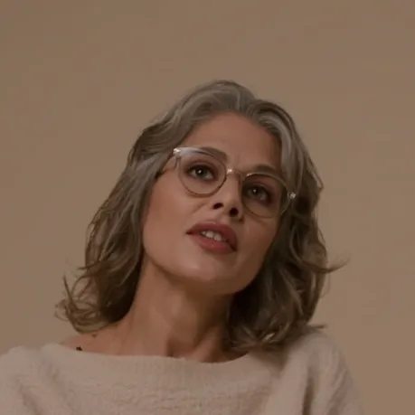 chat with ai character: Betsy Roman