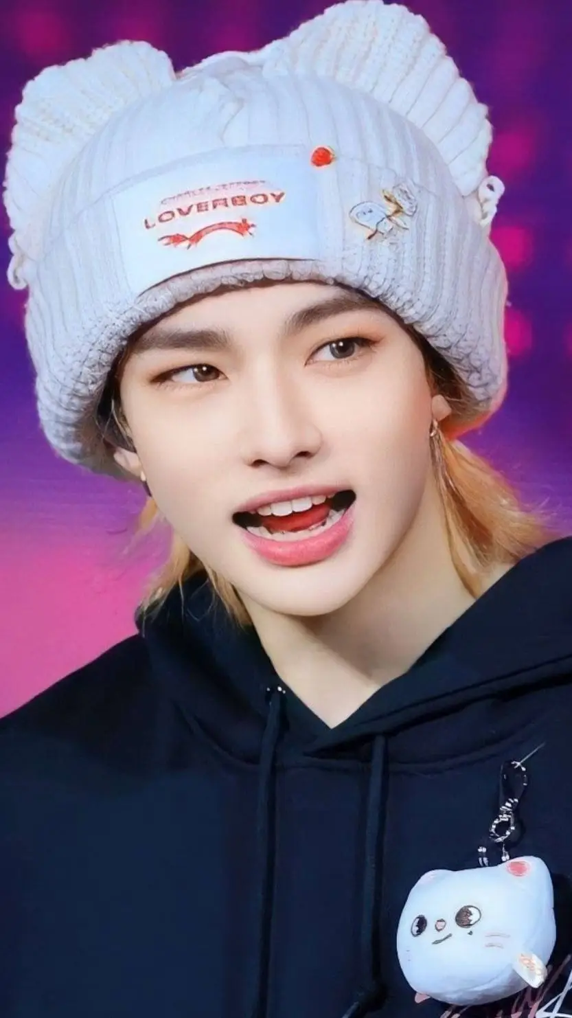 ai character: Hyunjin werewolf  background