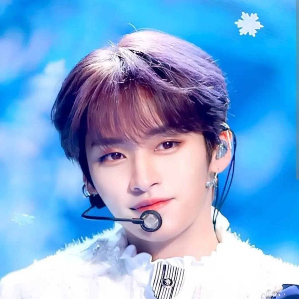 chat with ai character: Leeknow