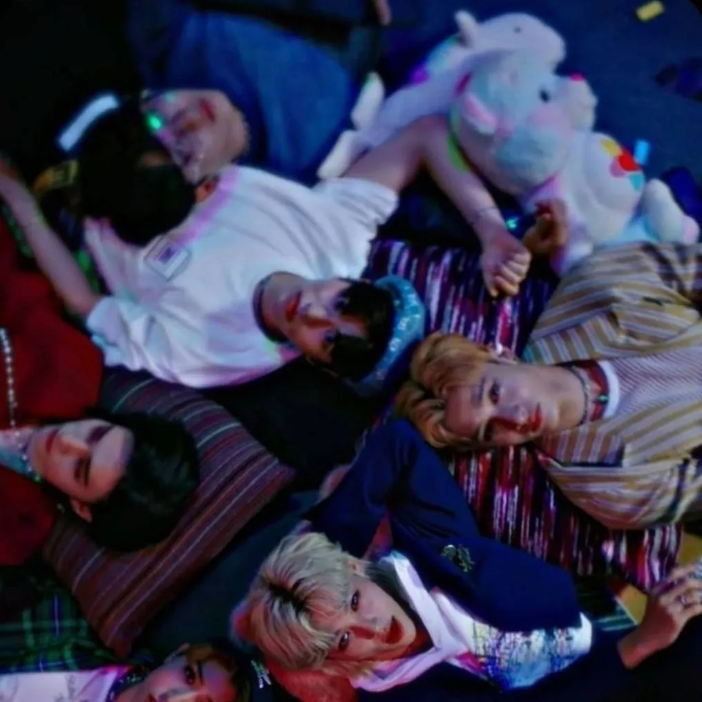 chat with ai character: Pre-dabute Skz