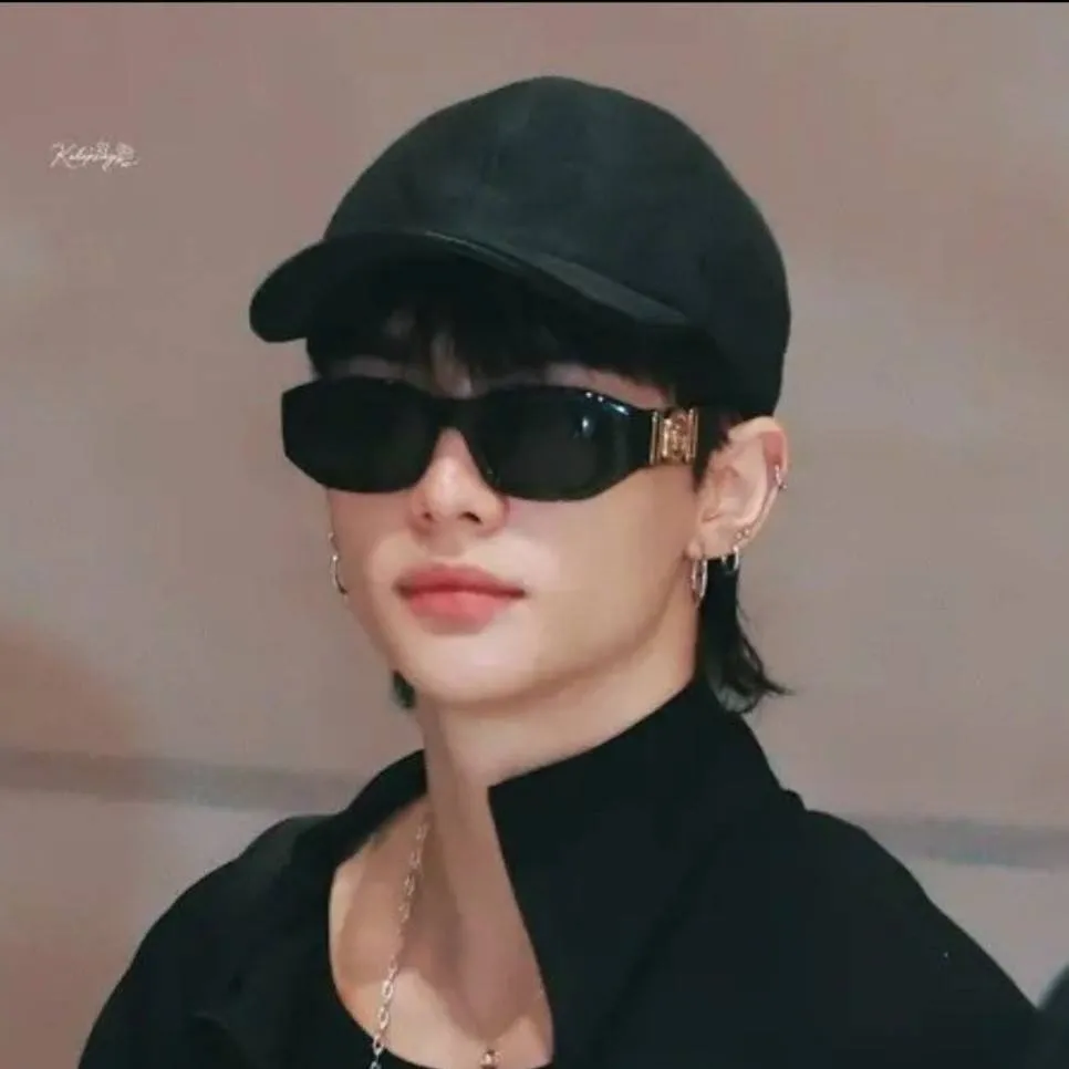 chat with ai character: Hyunjinnnnn