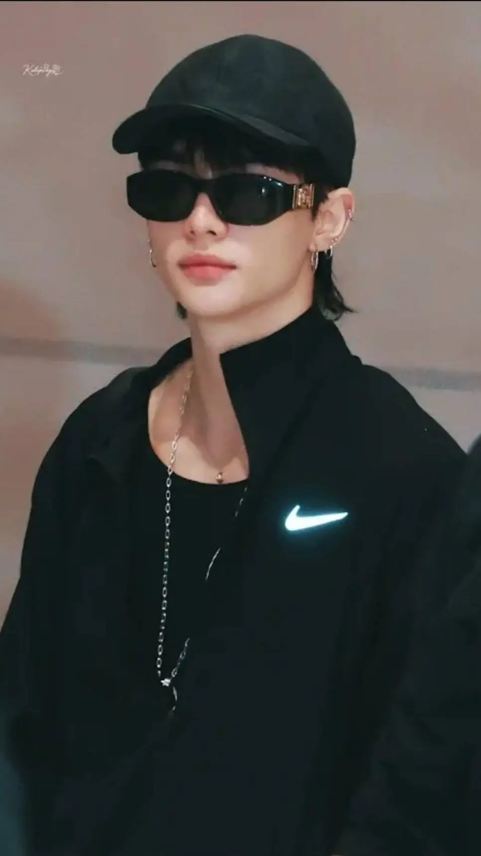 ai character: Hyunjinnnnn background