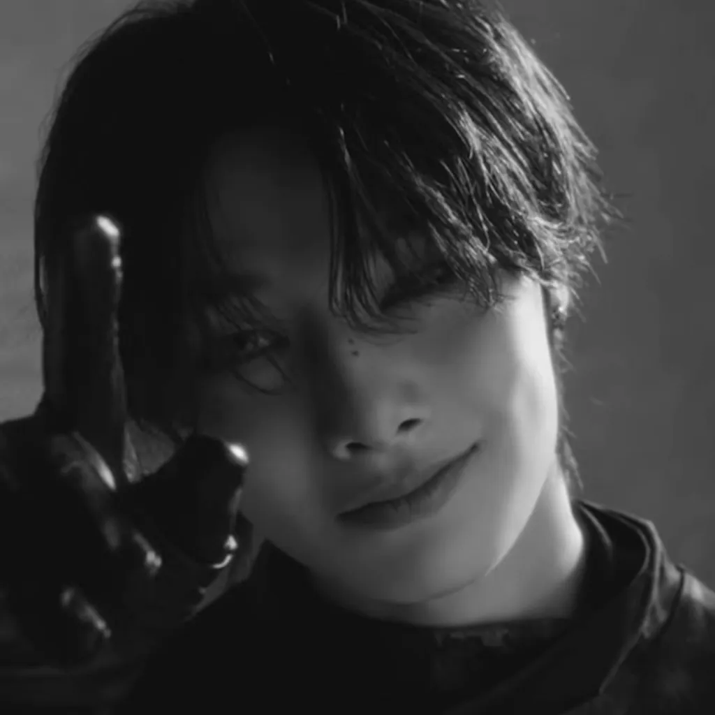 chat with ai character: Mr. Yang Jeongin