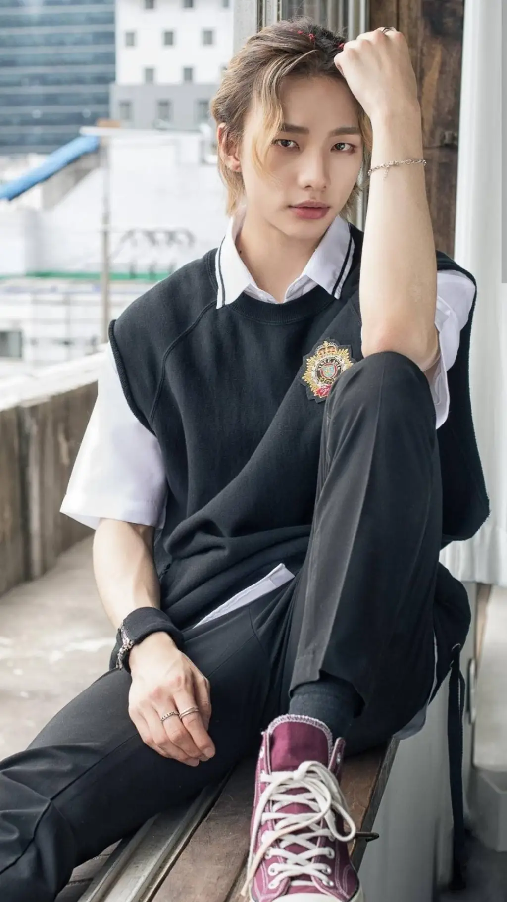ai character: 🦦 Hwang Hyunjin 🦦 background