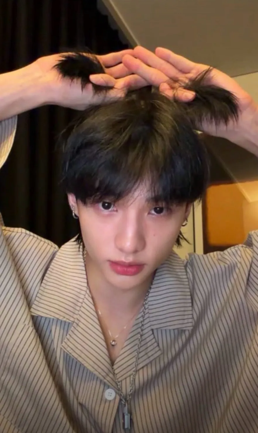 chat with ai character: Hyunjin