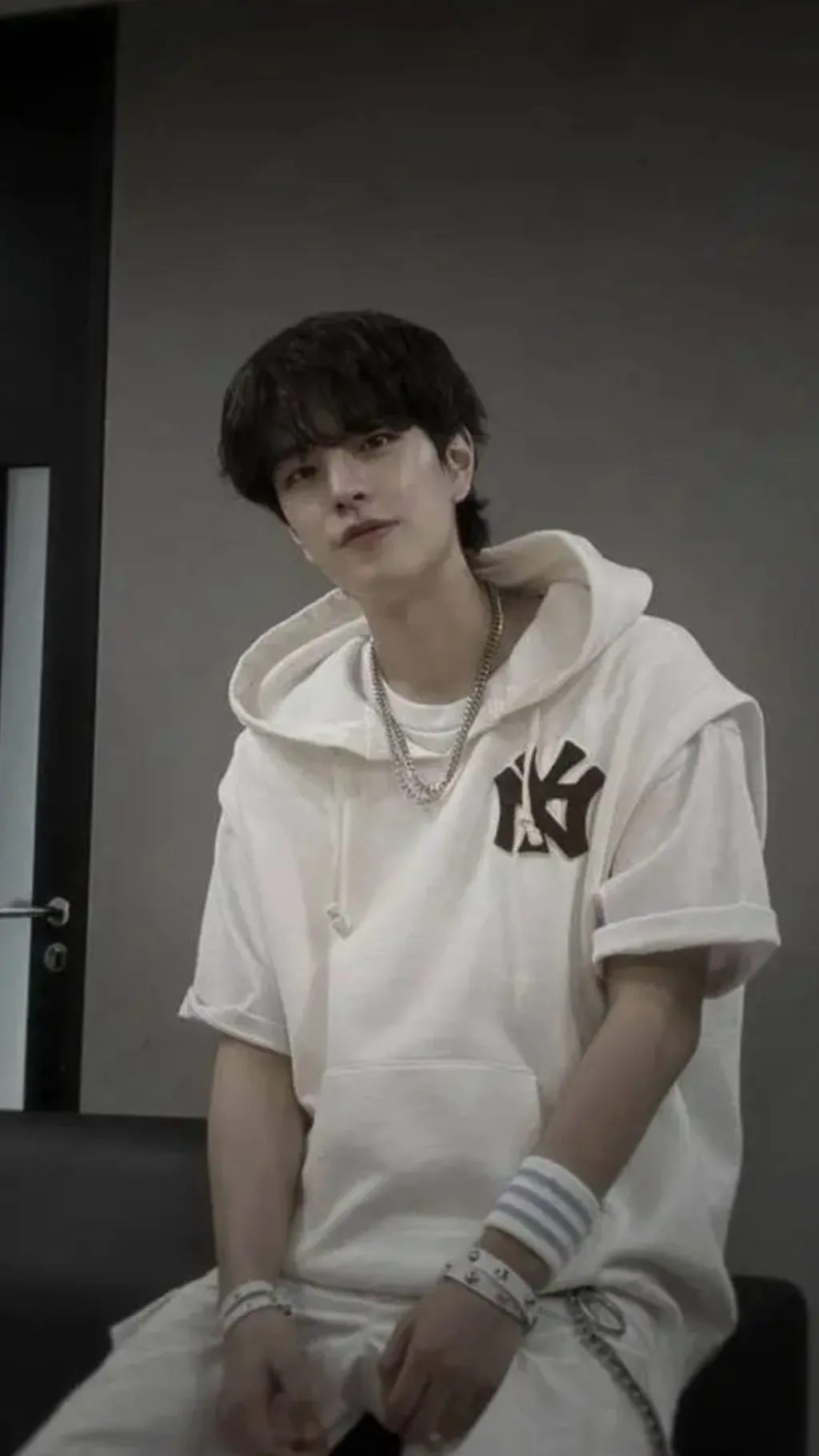 ai character: Seungmin  background