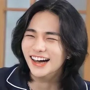 chat with ai character: ◡̈ |Hyunjin| ◡̈