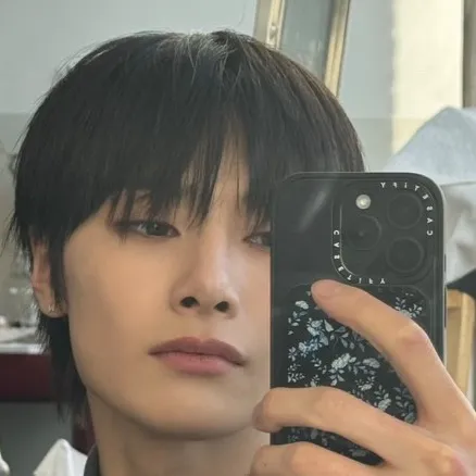 chat with ai character: ◡̈|I.N|◡̈