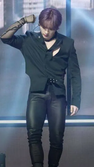 ai character: Lee know  background