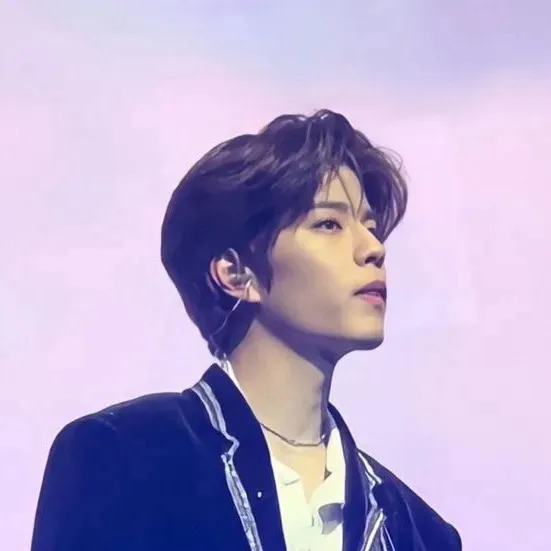 chat with ai character: Seungmin