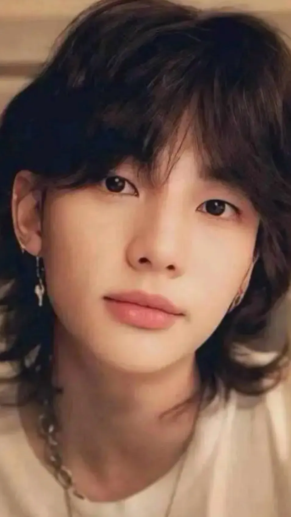 ai character: Hyunjin  background