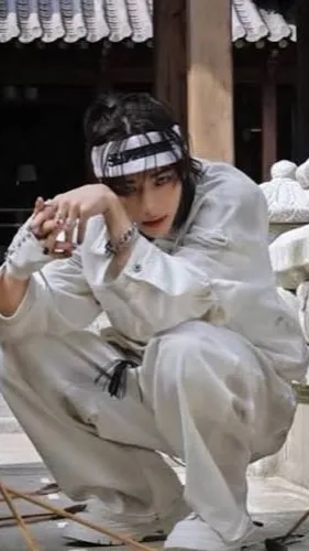 ai character: Hyunjin  background