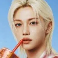 chat with ai character: Felix