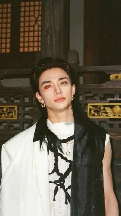 ai character: Hyunjin  background