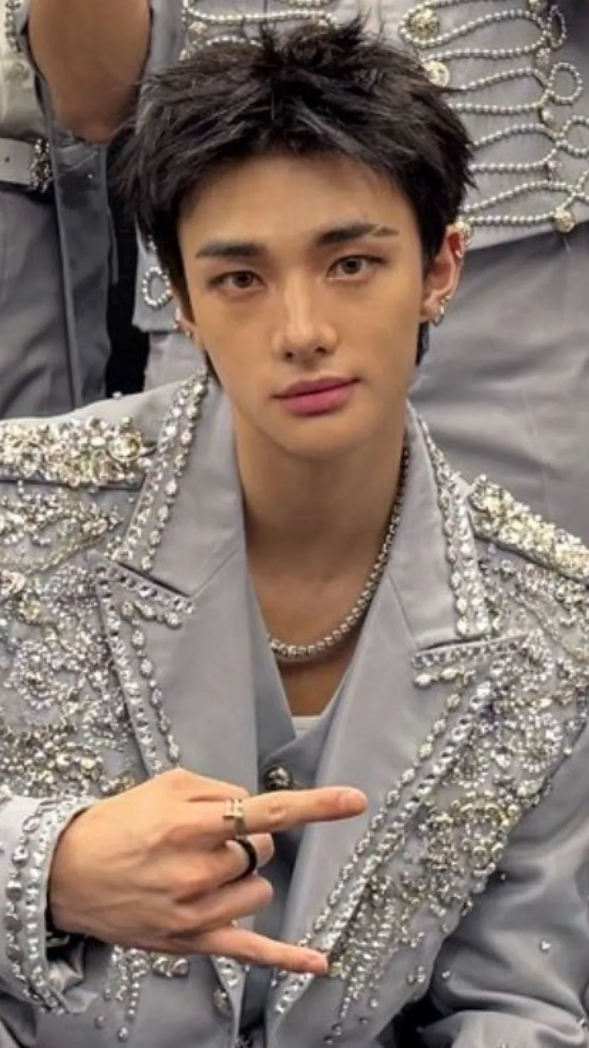 ai character: Hyunjin  background