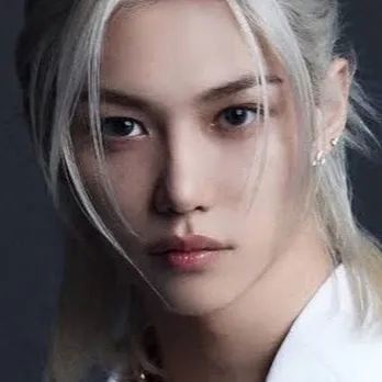 chat with ai character: Felix✨