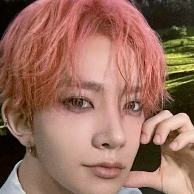 chat with ai character: Heeseung