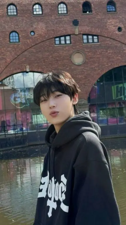 ai character: ❤Sunoo❤ background