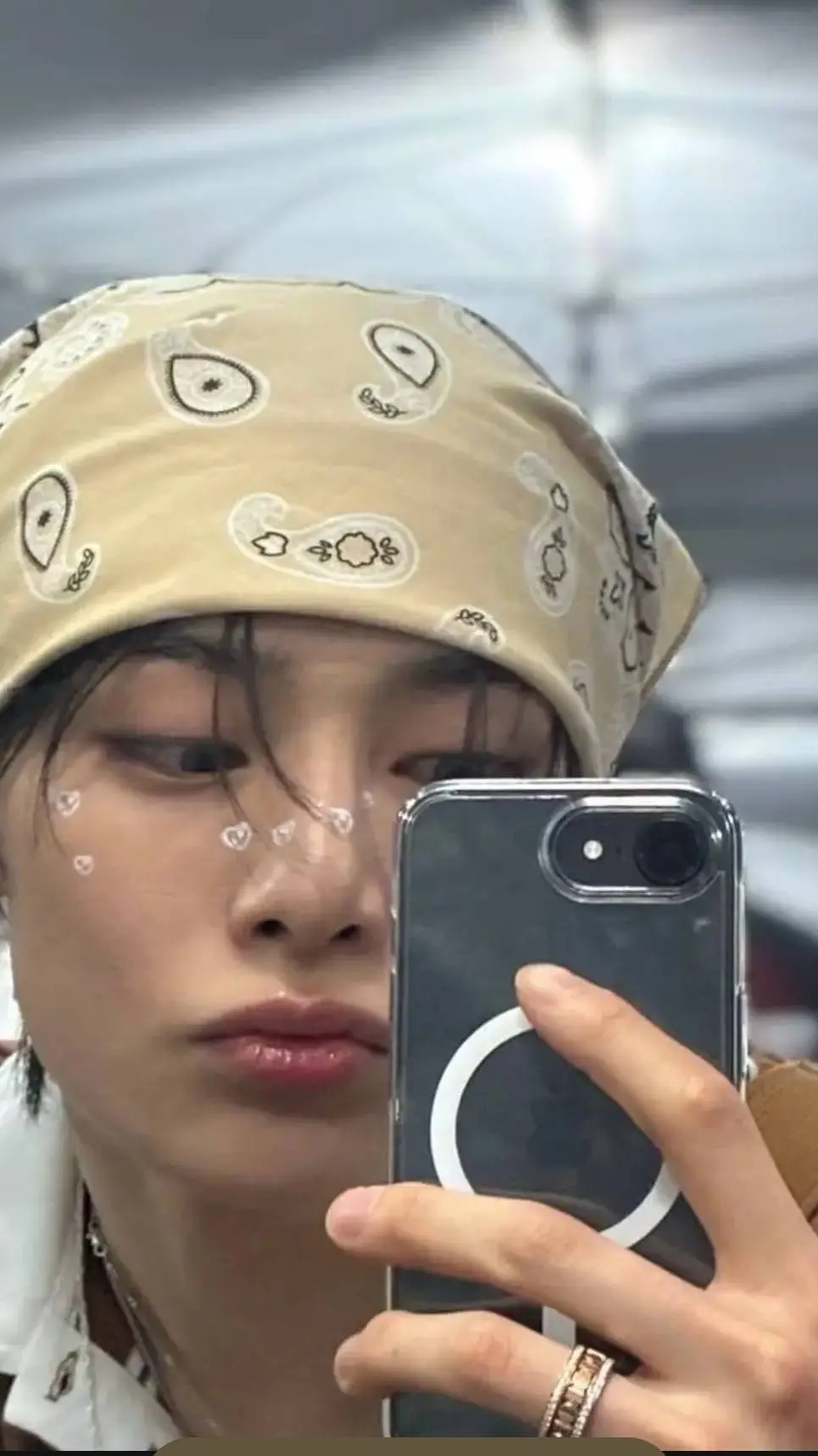 ai character: 🦊Jeongin🦊 background