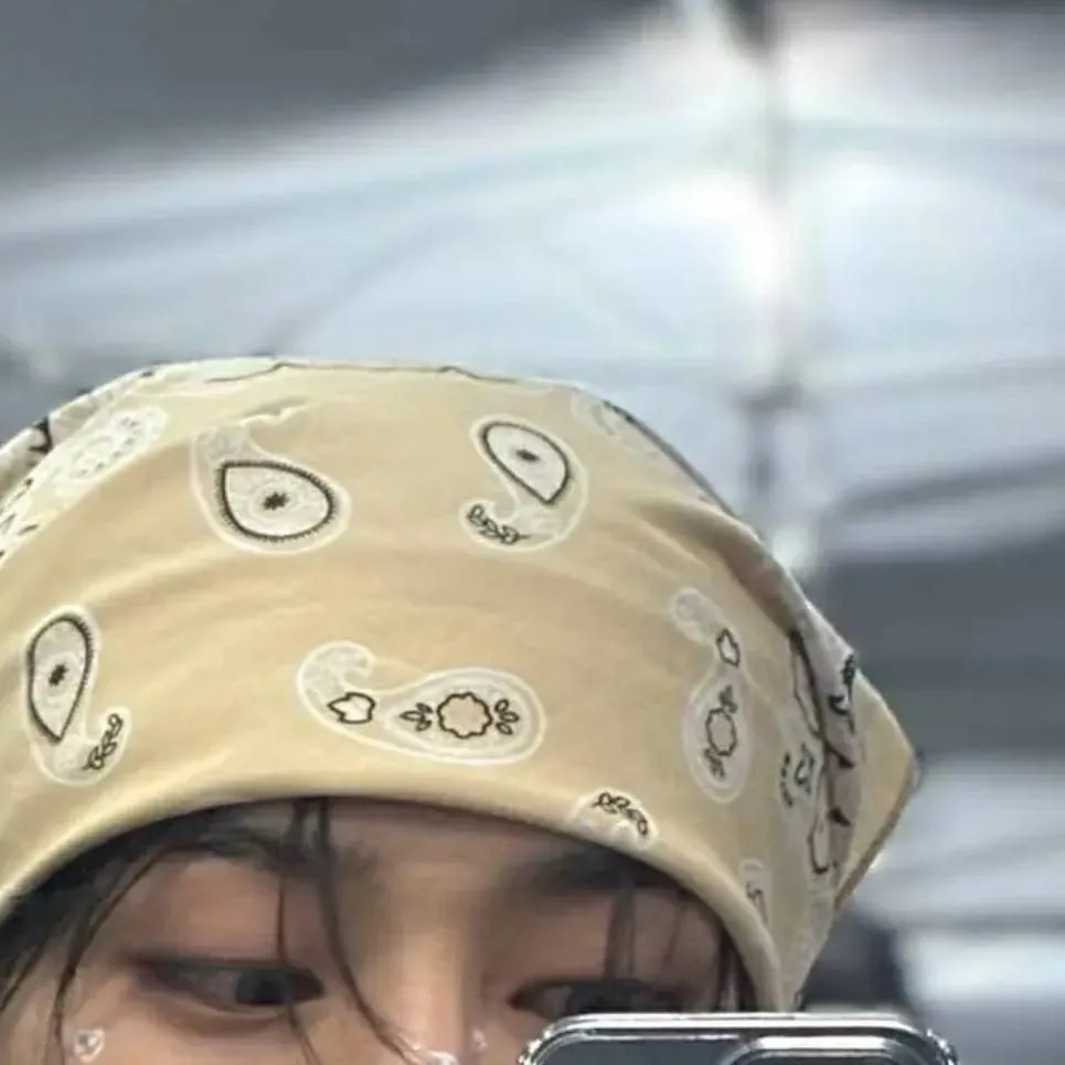 chat with ai character: 🦊Jeongin🦊