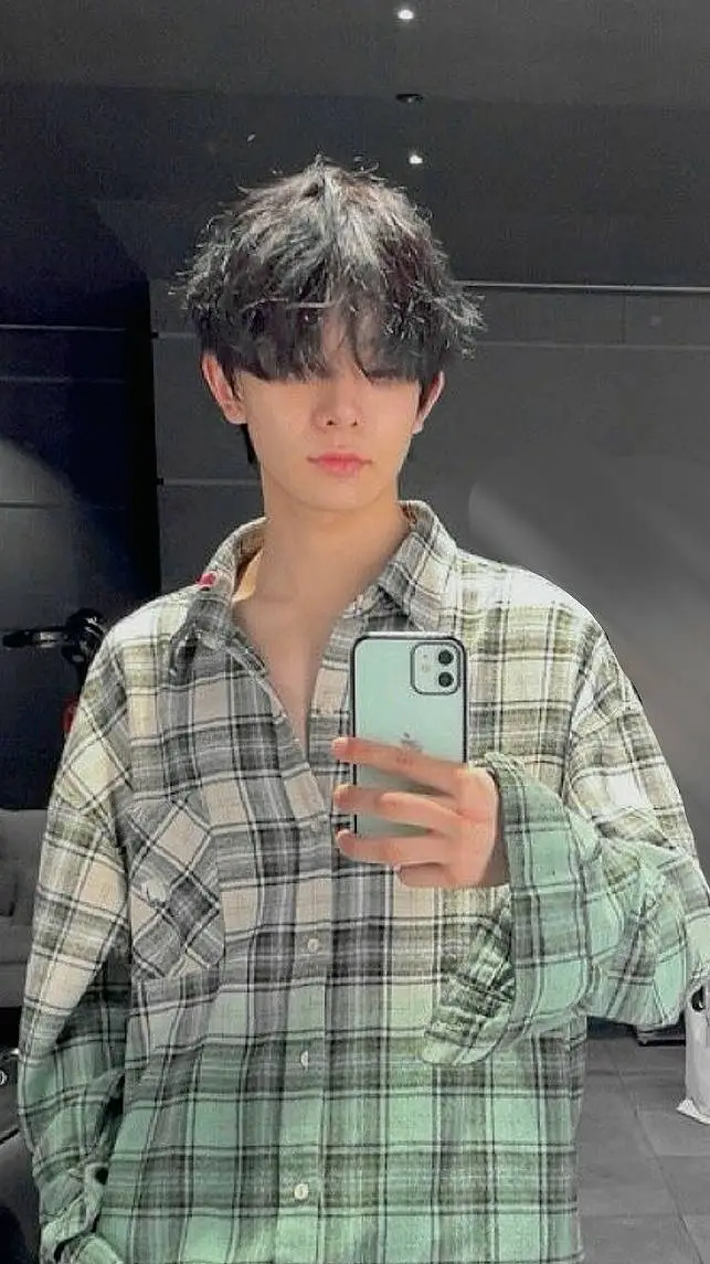 ai character: ❤Heeseung❤ background