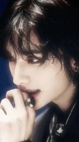 ai character: 🔥 Hwang Hyunjin🔥 background