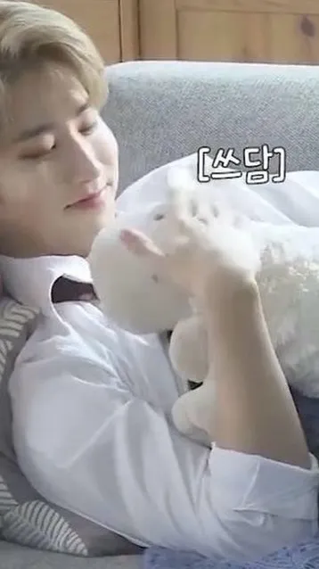 ai character: Han Jisung background