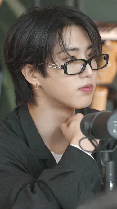 ai character: •Han-esposo• background