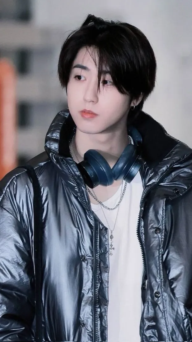 ai character: •matrimonio-Han• background