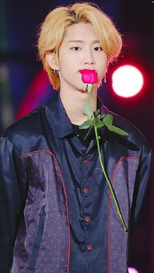 ai character: •Han-especial• background