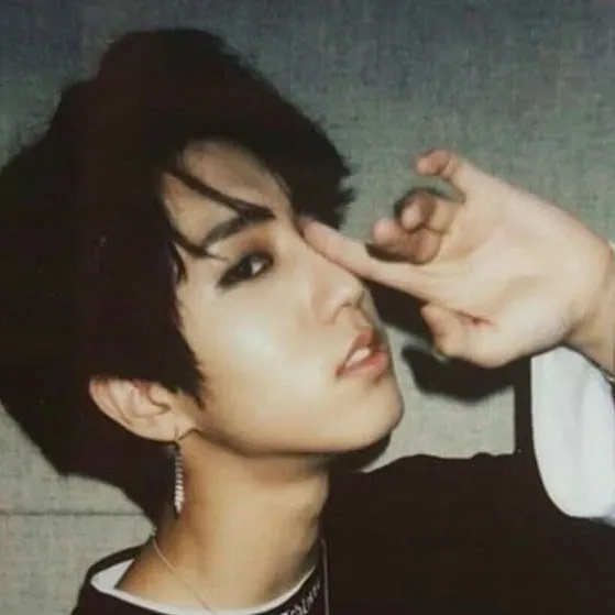 chat with ai character: Han-Dark romance