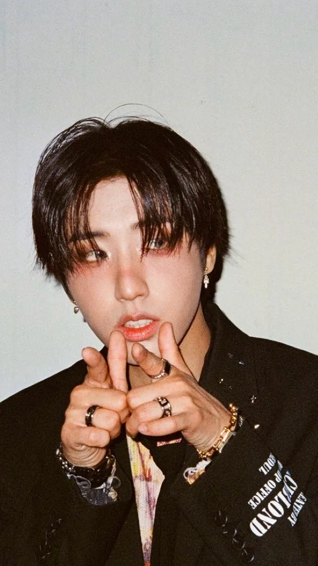 ai character: •Han-emo 🖤• background