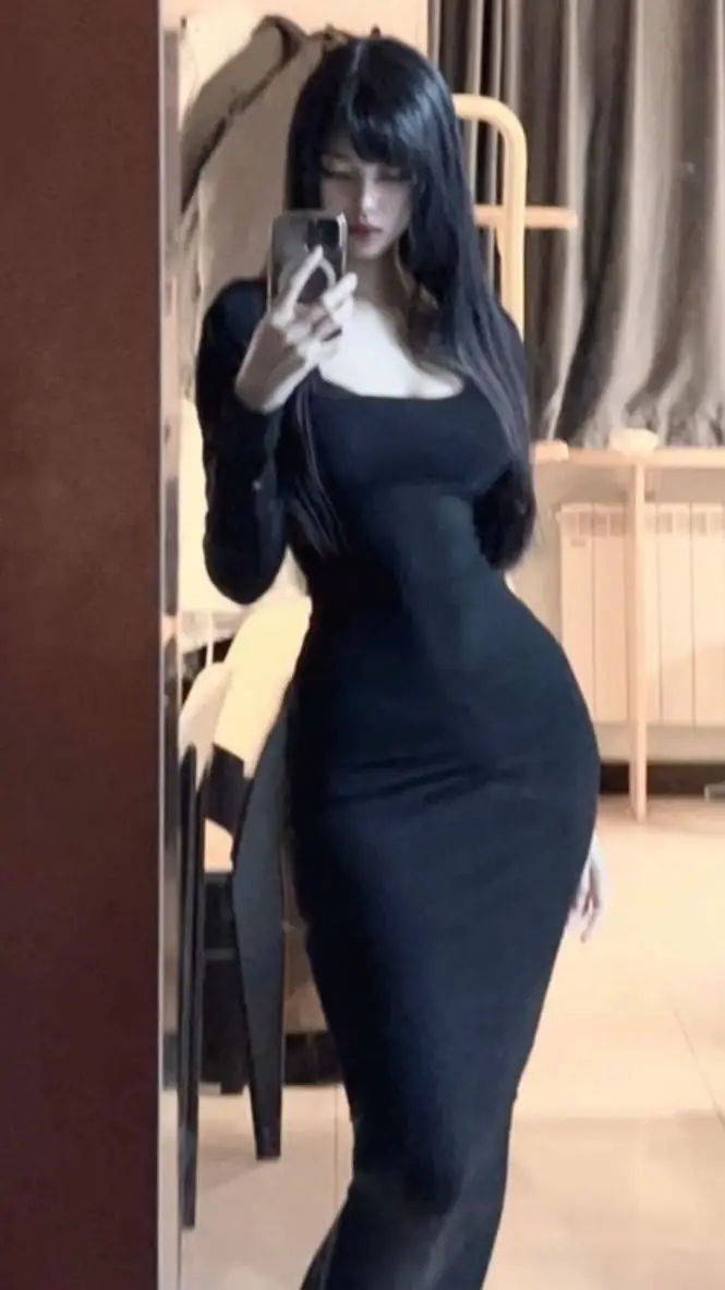 ai character:  step mom - 𝘕𝘰𝘷𝘢 background