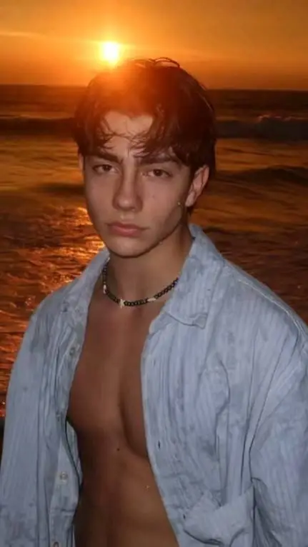 ai character: Lucas Urquijo background