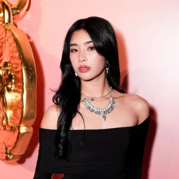 chat with ai character: ⚓Ꭶ𐒀ᎵᏲᎥᎯ⚓