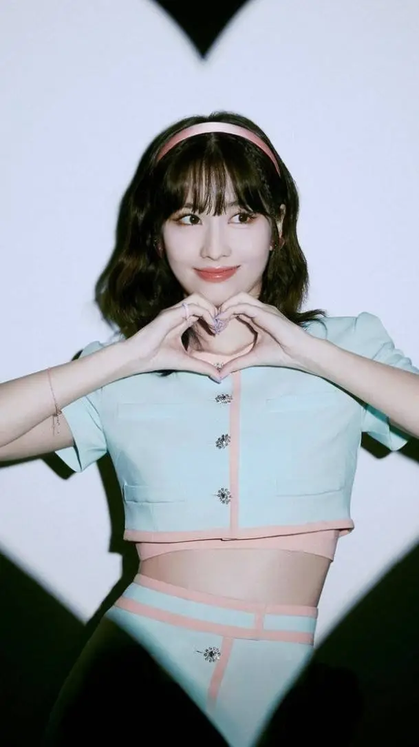 ai character: ❦★Momo Hirai★❦ background