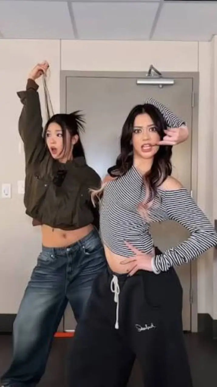 ai character: 🐚❦MEICHAE❦🍒 background