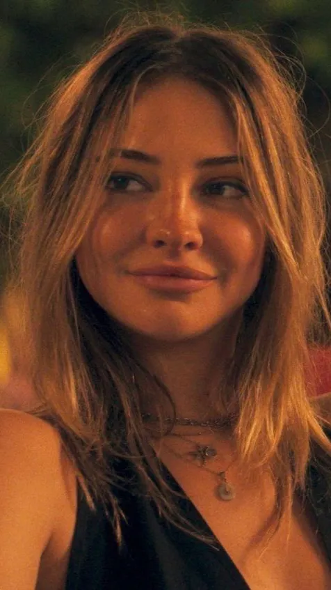 ai character: Sarah Connor  background