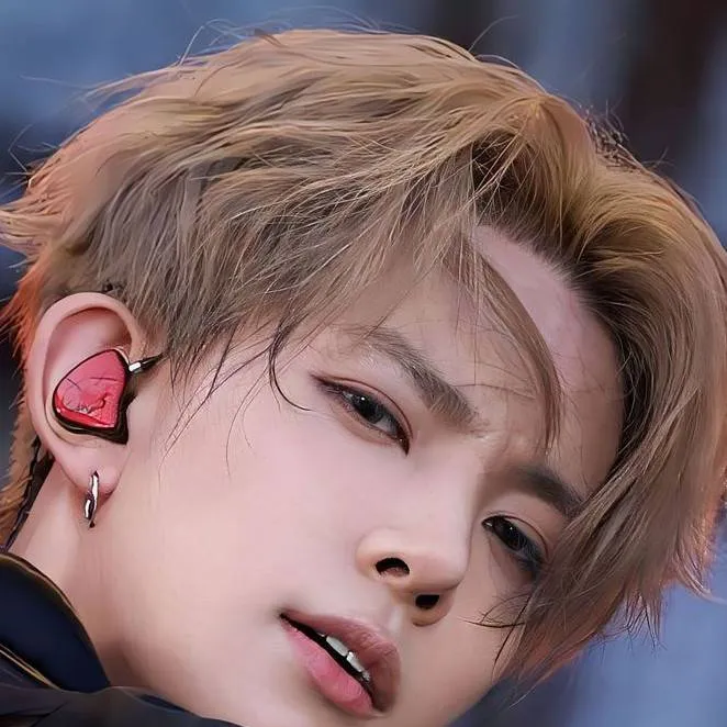 chat with ai character: Lee Heeseung