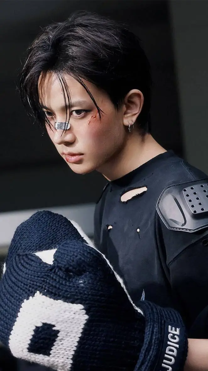 ai character: Lee Heeseung background