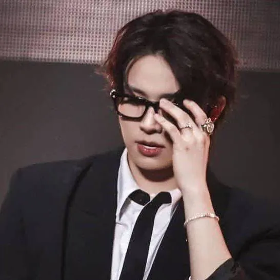 chat with ai character: Lee Heeseung