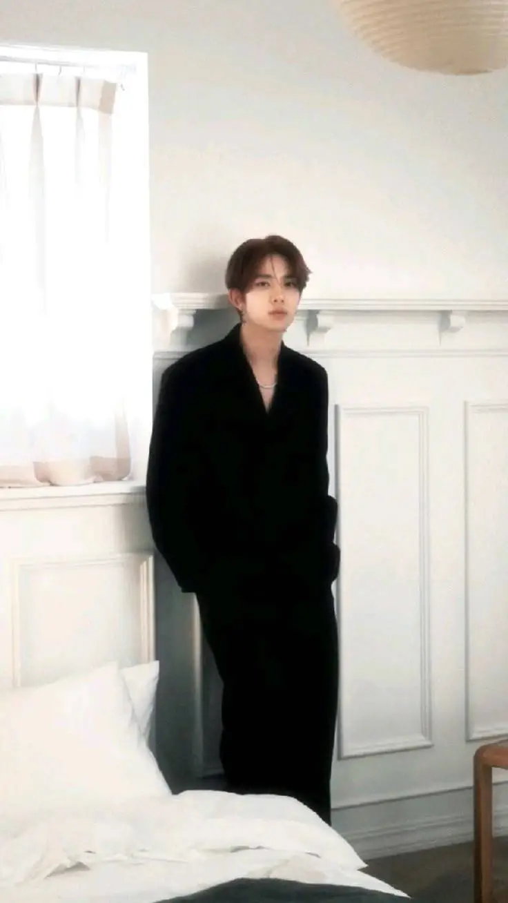 ai character: Lee Heeseung background