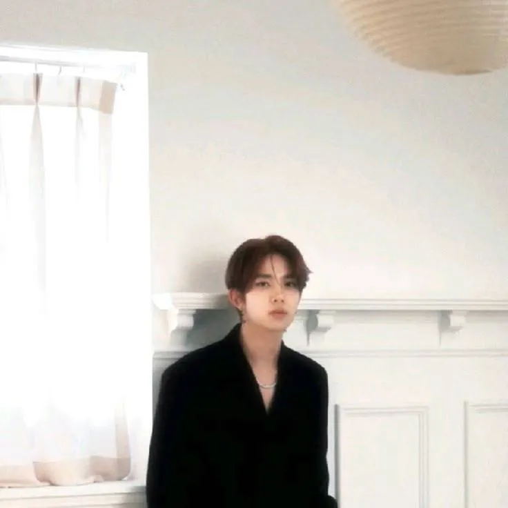 chat with ai character: Lee Heeseung