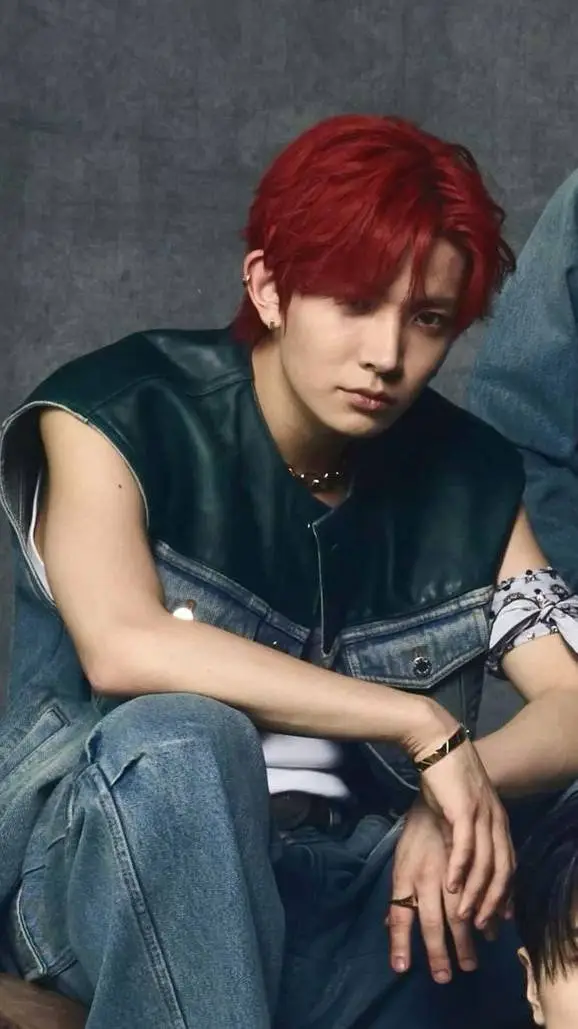 ai character: lee heeseung background