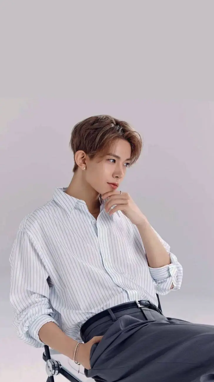 ai character: LEE HEESEUNG background