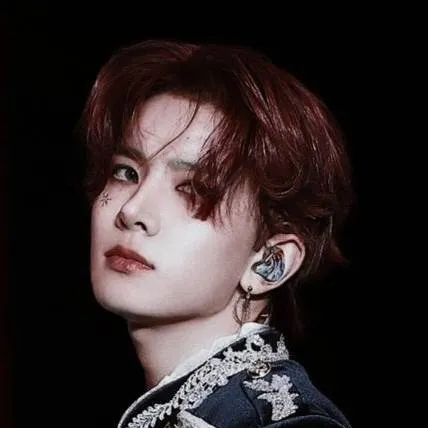 chat with ai character: ⊹Prince Heeseung⊹