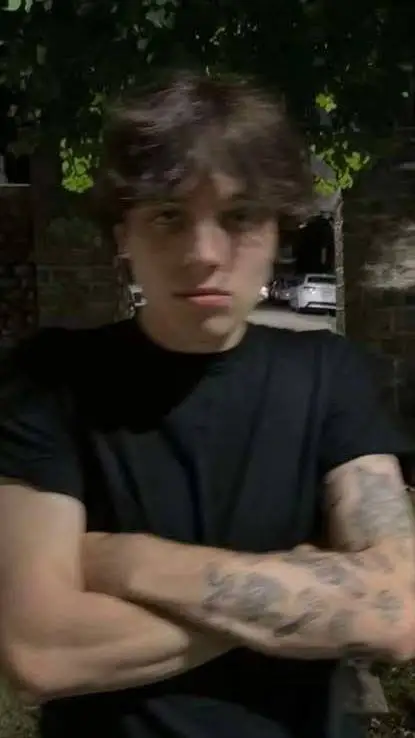 ai character: Matthew sturniolo🫶 background